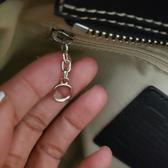 🔥Coach🔥Black an White Pebble Leather Scatchel - Picture 5 of 8